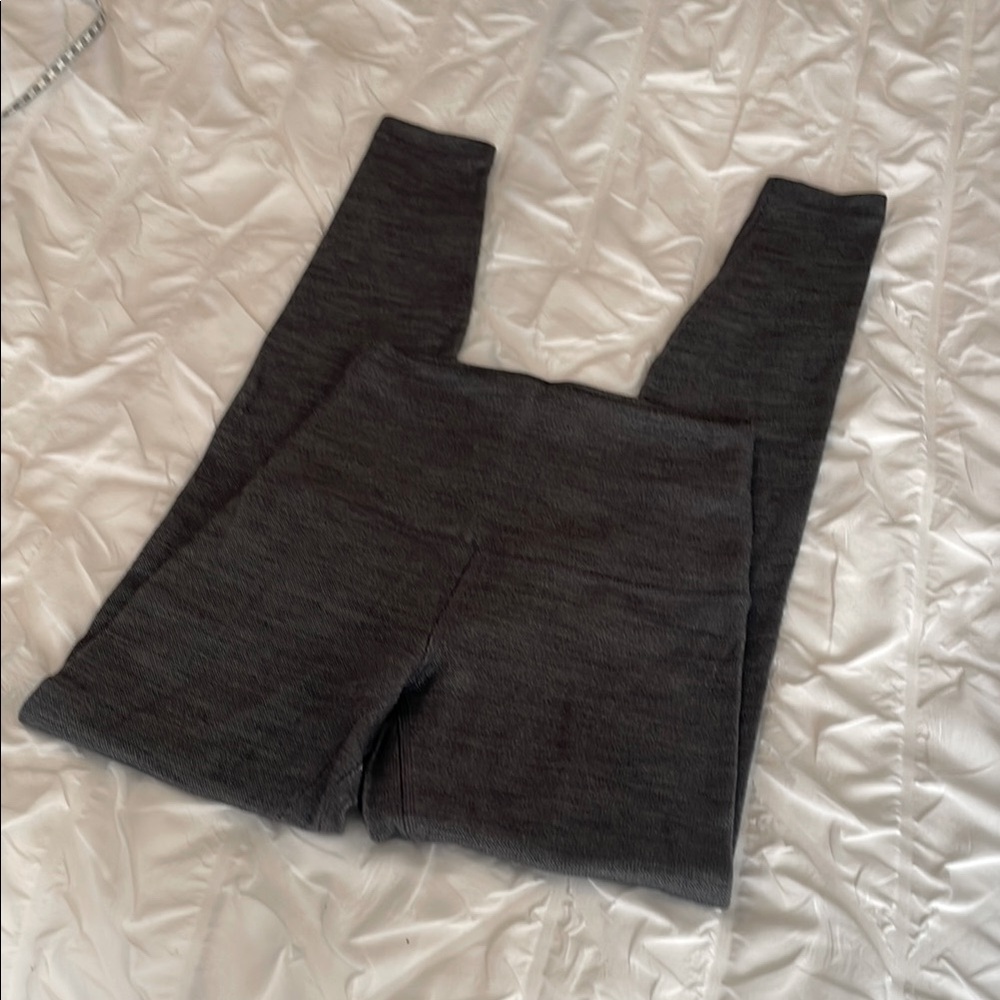 Lululemon dark grey/white leggings